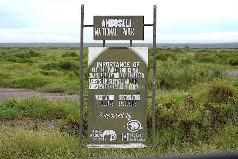Panneau indiquant le parc national d'Amboseli