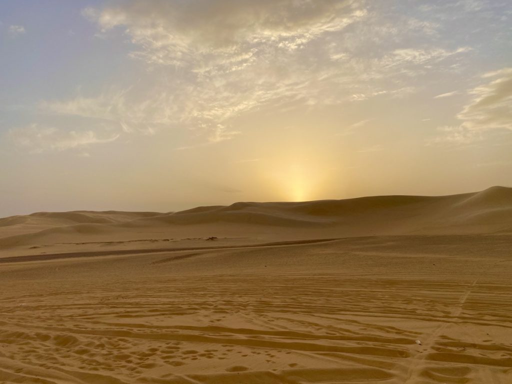 Couché de soleil dans le désert de Siwa en Égypte
